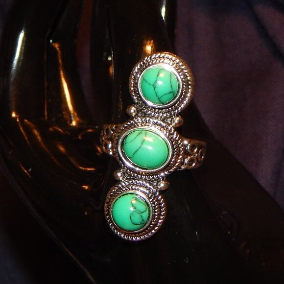 Size 11~ Three Stone Faux Turquoise Ring - Picture 2 of 6
